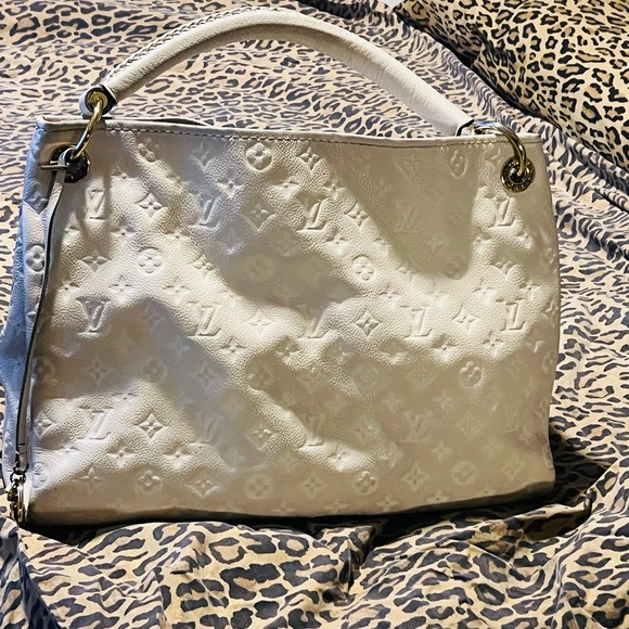 Louis Vuitton Artsy MM in White Monogram Empreinte leather - Picture 3 of 9